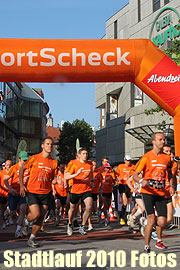  Start zum Halbmarathon-Lauf 2010, 1. Gruppe (Foto: Martin Schmitz)